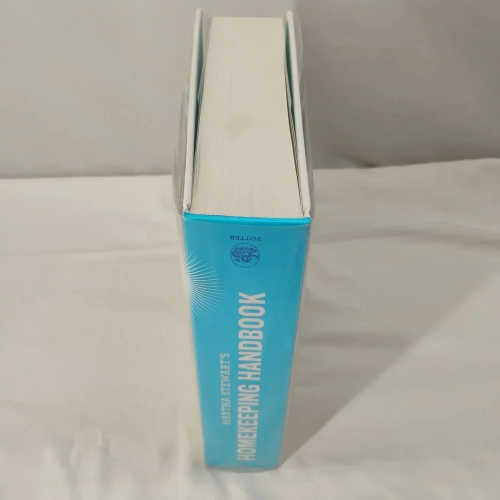 Martha Stewart's Homekeeping Handbook Hard Cover 1st Edition Dust Jacket